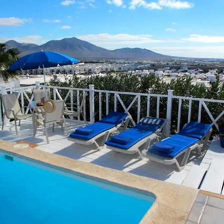 De La Vista Apartment *